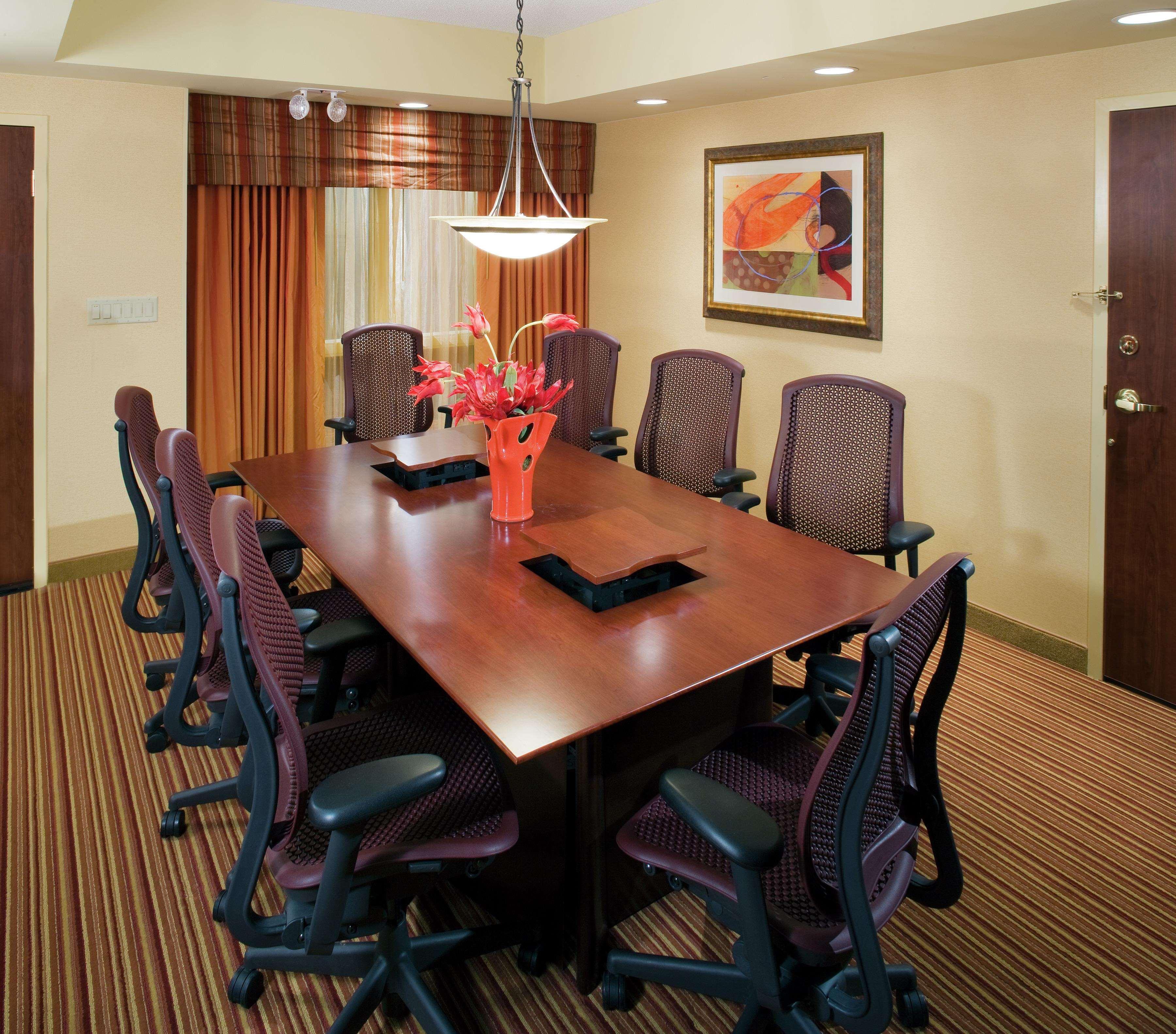 Embassy Suites By Hilton Norman Hotel & Conference Center עסק תמונה
