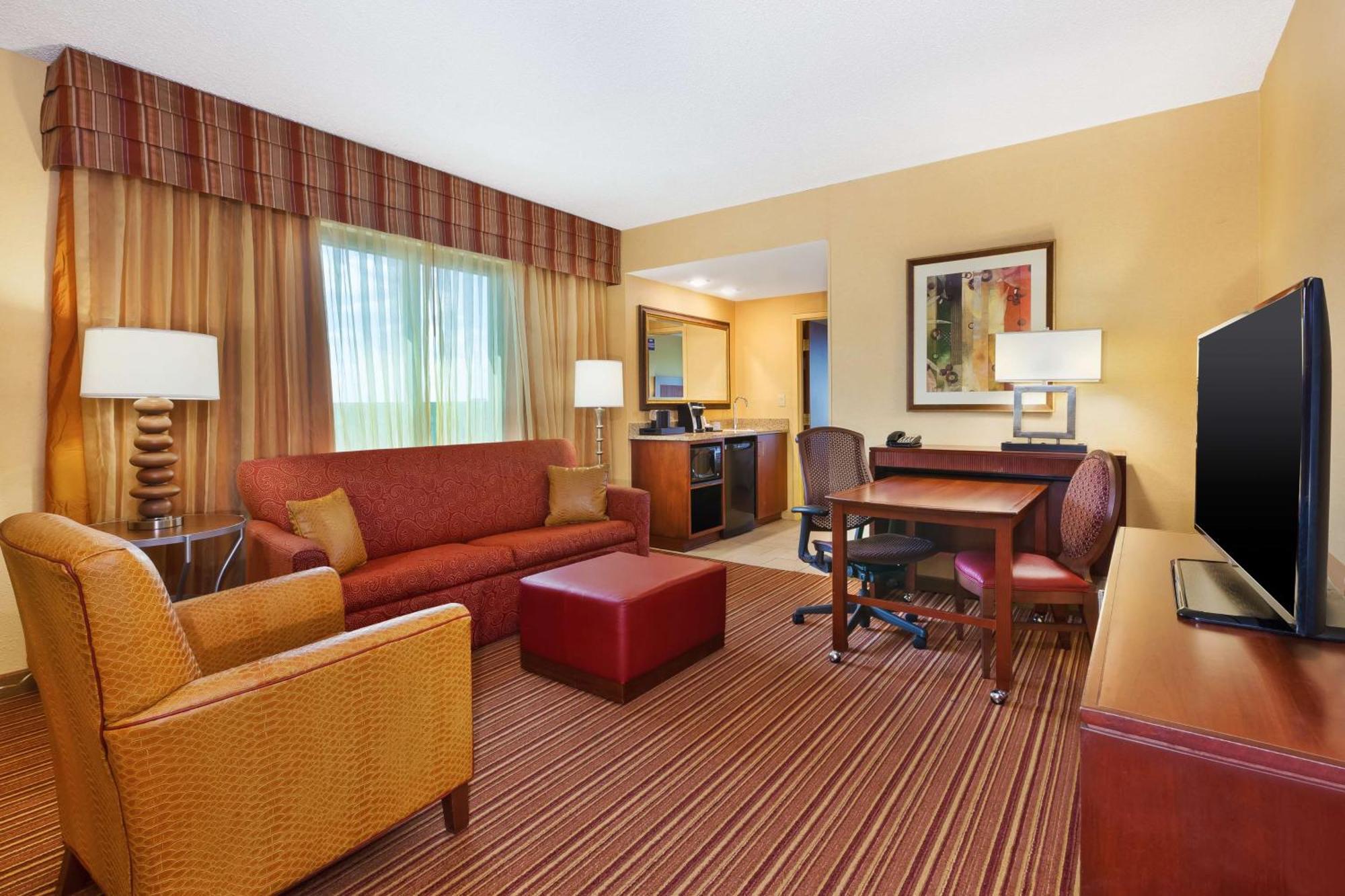 Embassy Suites By Hilton Norman Hotel & Conference Center מראה חיצוני תמונה